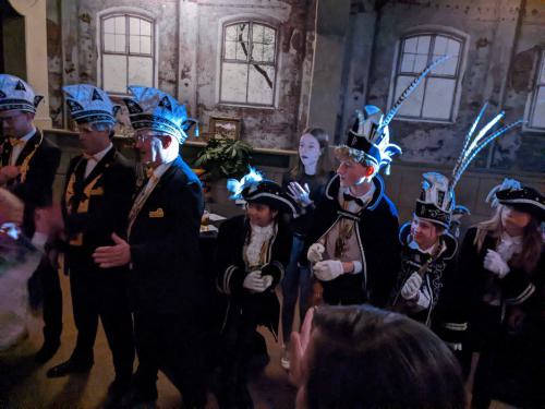 PXL 20221112 182407665