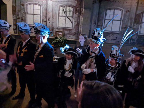 PXL 20221112 182407665