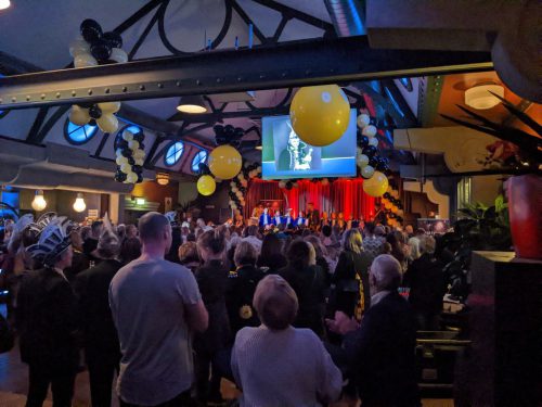 PXL 20221112 182857078