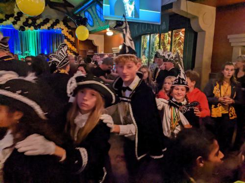 PXL 20221112 185102236