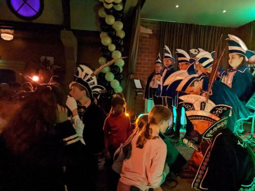 PXL 20221112 193058270