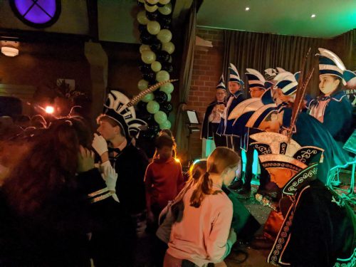 PXL 20221112 193058270