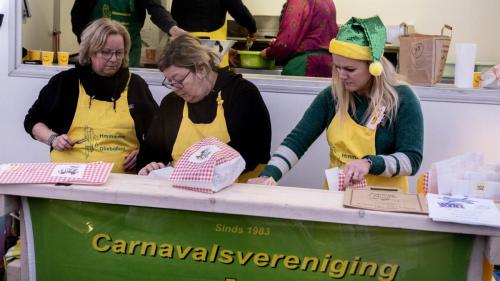 Oliebollen-bakken-CV-De-Pompers-8876