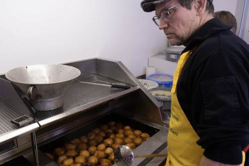 Oliebollen-bakken-CV-De-Pompers-8915